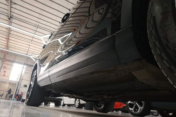 Used Dongfeng Aeolus Huge 2025 Mach Power 1.5T Luxury Version Right Side Sill