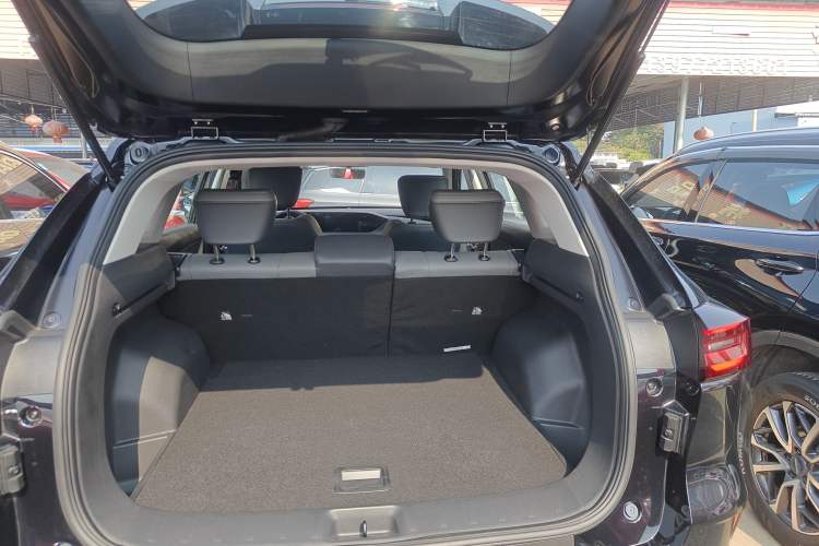 Used Dongfeng Aeolus Huge 2025 Mach Power 1.5T Luxury Version Trunk
