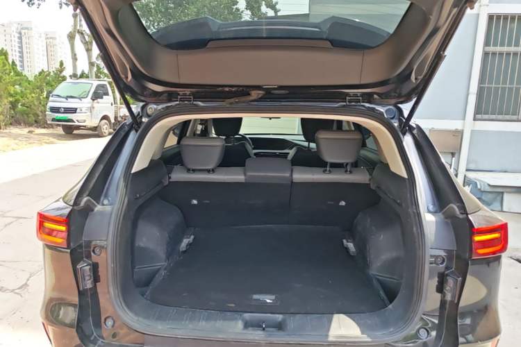 Used Dongfeng Aeolus Huge 2025 Mach Power 1.5T Luxury Version Trunk