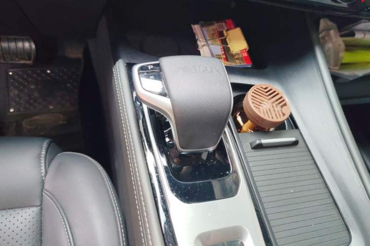 Used Dongfeng Aeolus Huge 2025 Mach Power 1.5T Premium Version Gear Lever