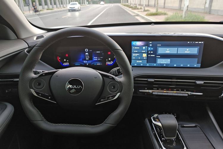 Used Dongfeng Aeolus Huge 2025 Mach Power 1.5T Luxury Version Audio And AC Panel