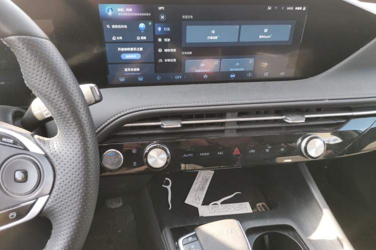 Used Dongfeng Aeolus Huge 2025 Mach Power 1.5T Premium Version Audio And AC Panel
