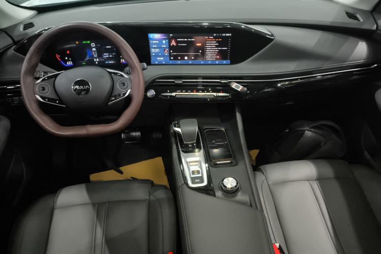 Used Dongfeng Aeolus Huge 2025 Mach Power 1.5T Luxury Version Center Console