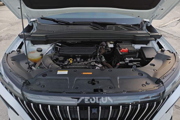 Used Dongfeng Aeolus Huge 2025 Mach Power 1.5T Luxury Version Engine Bay