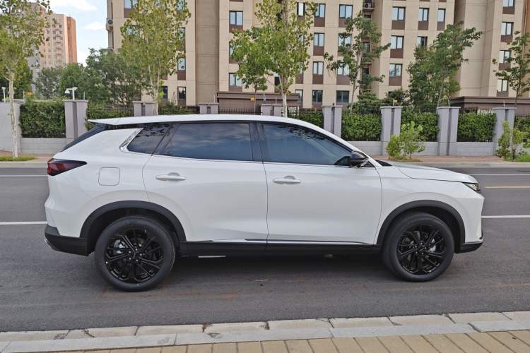 Used Dongfeng Aeolus Huge 2025 Mach Power 1.5T Luxury Version Exterior 1