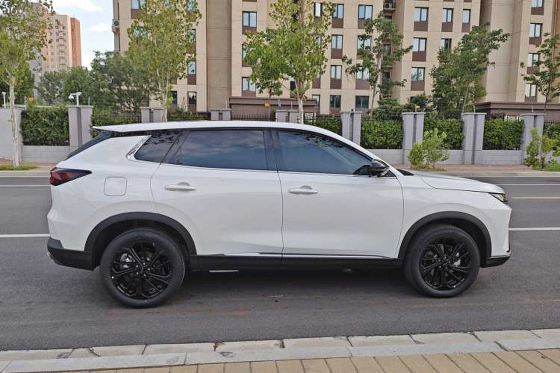 Used Dongfeng Aeolus Huge 2025 Mach Power 1.5T Luxury Version Exterior 1