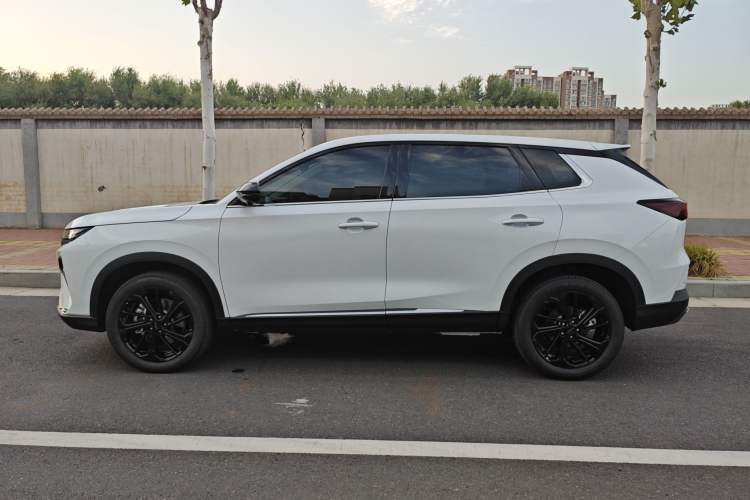 Used Dongfeng Aeolus Huge 2025 Mach Power 1.5T Luxury Version Exterior 2
