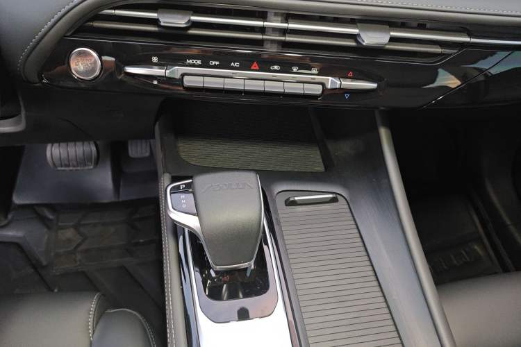 Used Dongfeng Aeolus Huge 2025 Mach Power 1.5T Luxury Version Gear Lever