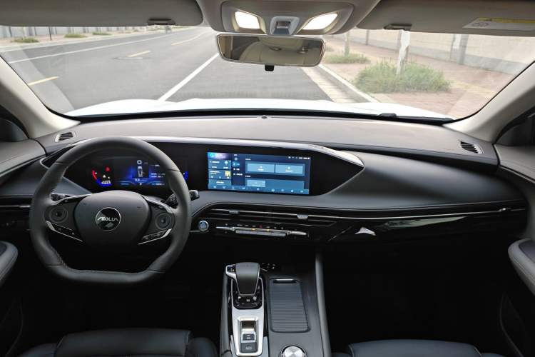 Used Dongfeng Aeolus Huge 2025 Mach Power 1.5T Luxury Version Interior 4