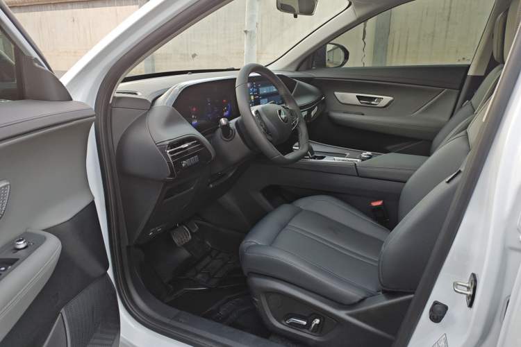 Used Dongfeng Aeolus Huge 2025 Mach Power 1.5T Luxury Version Left Front Seat