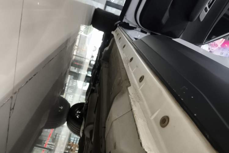 Used Dongfeng Aeolus Huge 2025 Mach Power 1.5T Luxury Version Left Side Sill