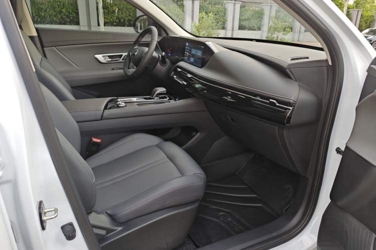 Used Dongfeng Aeolus Huge 2025 Mach Power 1.5T Luxury Version Right Front Seat