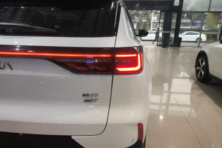 Used Dongfeng Aeolus Huge 2025 Mach Power 1.5T Luxury Version Right Rear Taillight