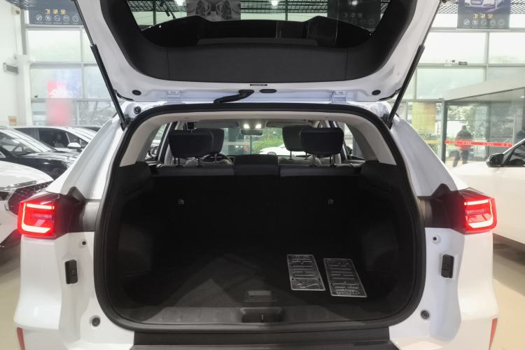 Used Dongfeng Aeolus Huge 2025 Mach Power 1.5T Luxury Version Trunk