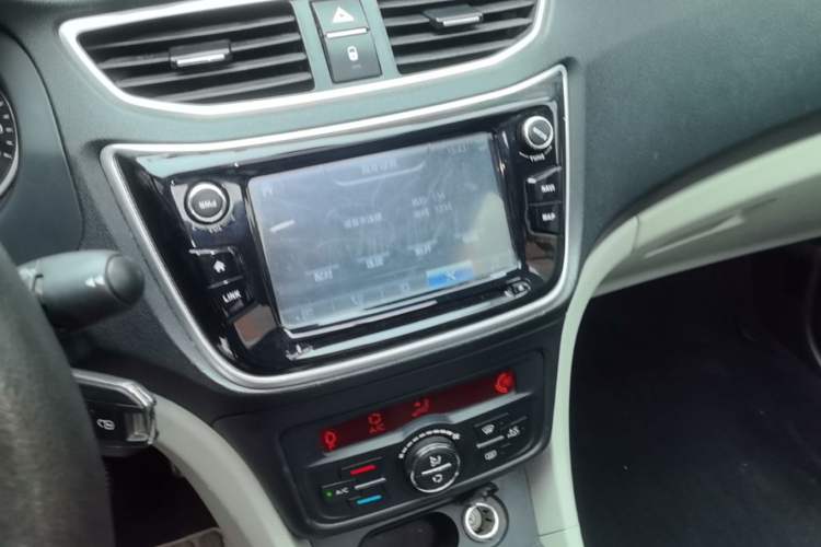 Used Dongfeng Aeolus L60 2015 1.6L Manual New Dynamic Model Audio And AC Panel