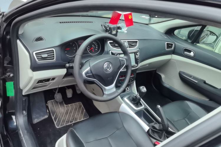 Used Dongfeng Aeolus L60 2015 1.6L Manual New Dynamic Model Center Console