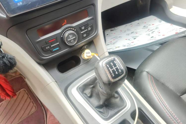 Used Dongfeng Aeolus L60 2015 1.6L Manual New Dynamic Model Gear Lever