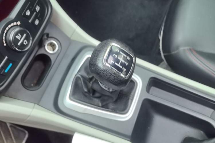 Used Dongfeng Aeolus L60 2015 1.6L Manual New Dynamic Model Gear Lever