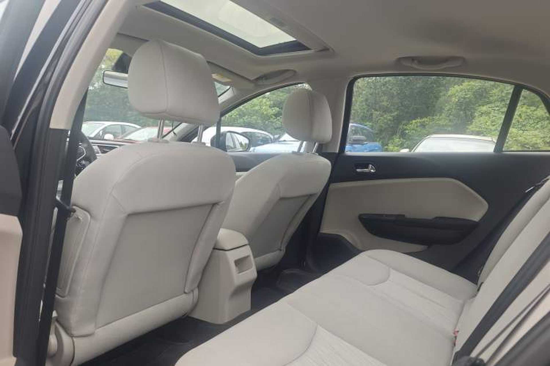 Used Dongfeng Aeolus L60 2015 1.6L Manual New Dynamic Model Interior 2