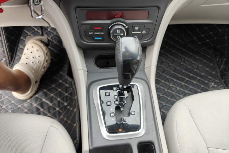 Used Dongfeng Aeolus L60 2015 1.8L Automatic New Enjoyment Model Interior 3