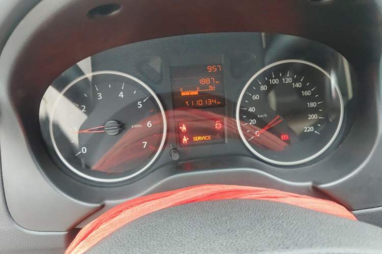 Used Dongfeng Aeolus L60 2015 1.6L Manual New Dynamic Model Odometer Close Up