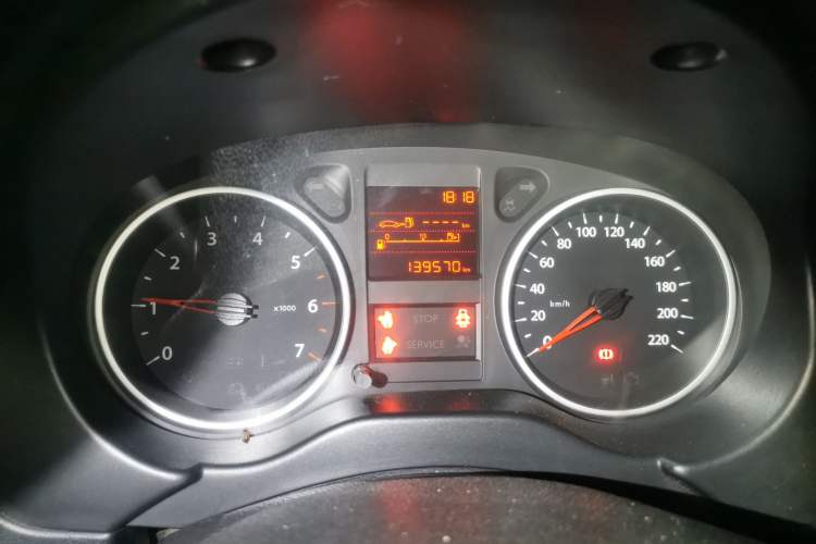 Used Dongfeng Aeolus L60 2015 1.6L Manual New Dynamic Model Odometer Close Up