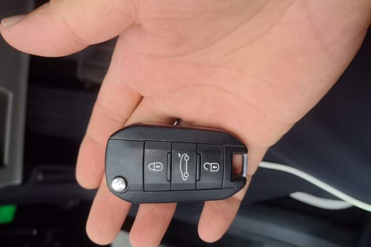 Used Dongfeng Aeolus L60 2015 1.6L Manual New Dynamic Model Vehicle Key