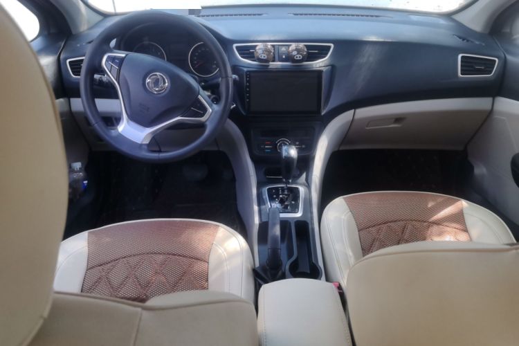 Used Dongfeng Aeolus L60 2015 1.8L Automatic New Enjoyment Model Center Console