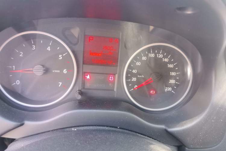 Used Dongfeng Aeolus L60 2015 1.8L Automatic New Enjoyment Model Odometer Close Up