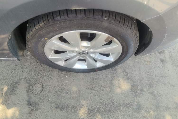 Used Dongfeng Aeolus L60 2015 1.8L Automatic New Enjoyment Model Right Front Wheel Hub