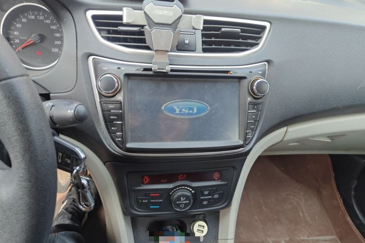 Used Dongfeng Aeolus L60 2015 1.8L Manual New Enjoyment Version Audio And AC Panel