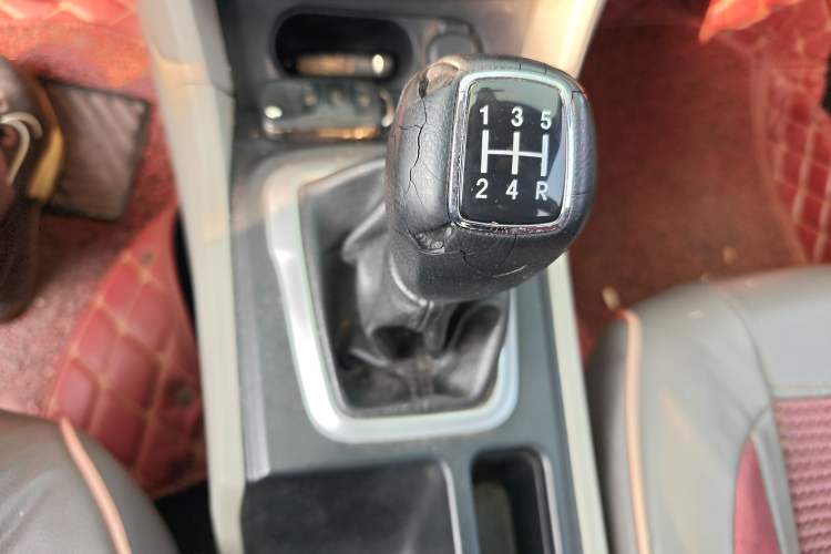 Used Dongfeng Aeolus L60 2015 1.8L Manual New Enjoyment Version Gear Lever