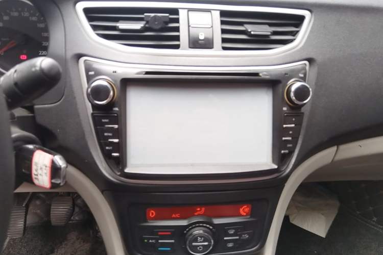 Used Dongfeng Aeolus L60 2015 1.6L Manual New Dynamic Model Audio And AC Panel