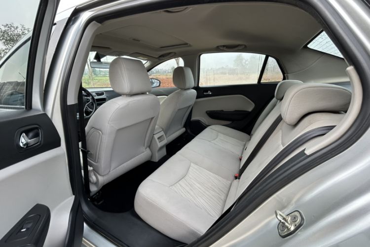 Used Dongfeng Aeolus L60 2015 1.8L Manual New Enjoyment Version Interior 3