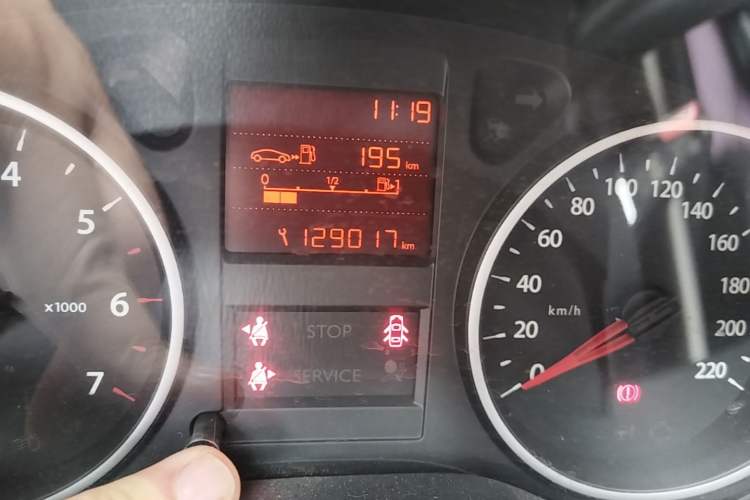 Used Dongfeng Aeolus L60 2015 1.6L Manual New Dynamic Model Odometer Close Up