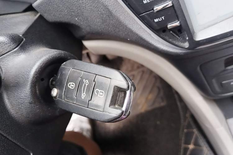 Used Dongfeng Aeolus L60 2015 1.6L Manual New Dynamic Model Vehicle Key