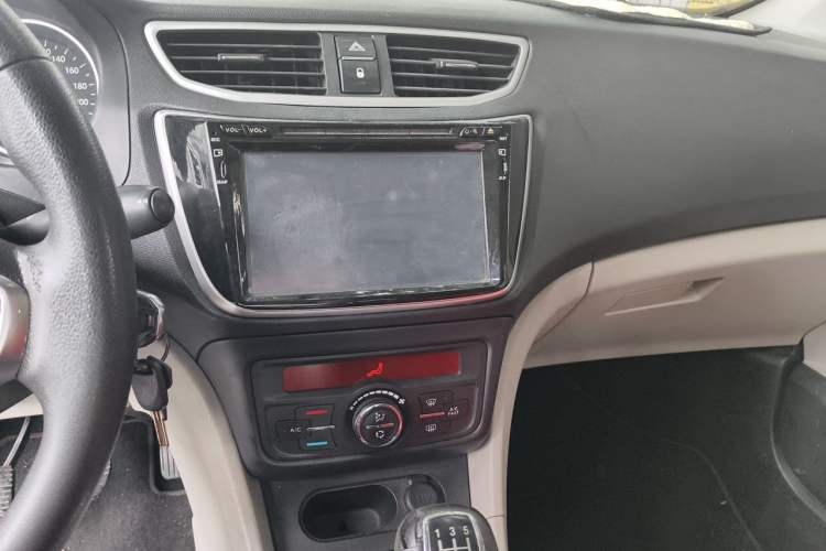 Used Dongfeng Aeolus L60 2015 1.6L Manual New Dynamic Model Audio And AC Panel