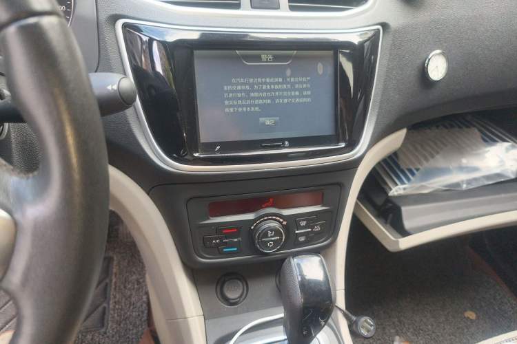 Used Dongfeng Aeolus L60 2015 1.8L Automatic New Rui Model Audio And AC Panel