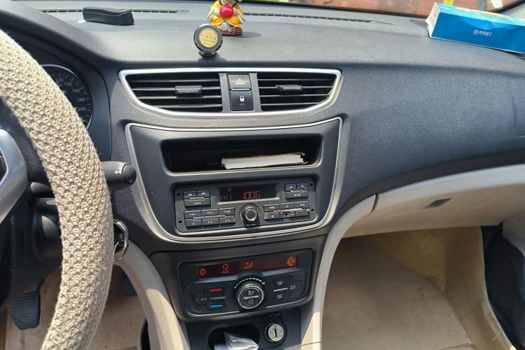 Used Dongfeng Aeolus L60 2015 1.6L Manual New Dynamic Model Audio And AC Panel