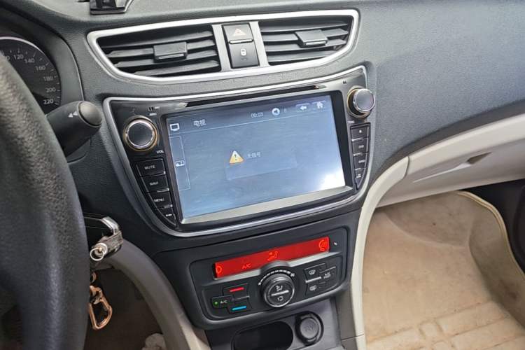 Used Dongfeng Aeolus L60 2015 1.6L Manual New Dynamic Model Audio And AC Panel