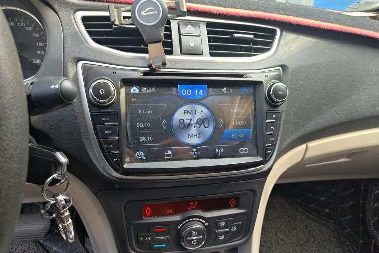 Used Dongfeng Aeolus L60 2015 1.8L Automatic New Enjoyment Model Audio And AC Panel