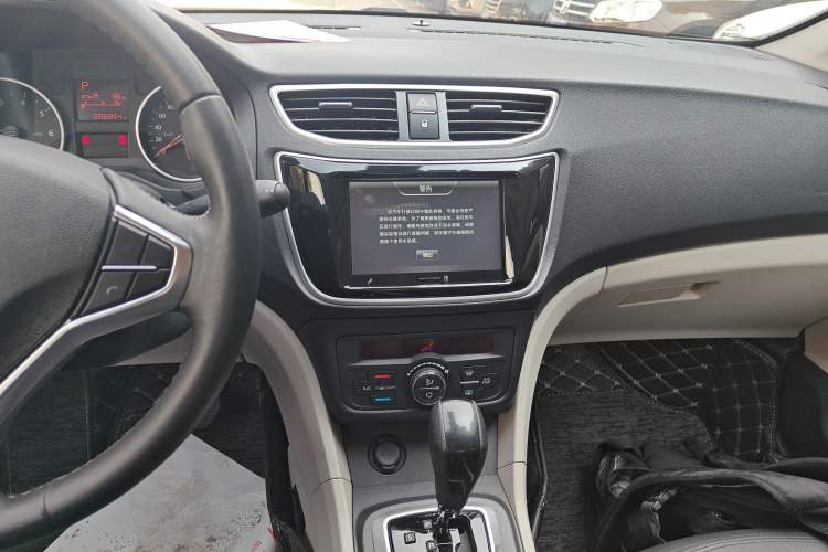 Used Dongfeng Aeolus L60 2015 1.8L Automatic New Rui Model Audio And AC Panel