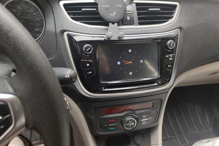 Used Dongfeng Aeolus L60 2015 1.6L Manual New Dynamic Model Audio And AC Panel