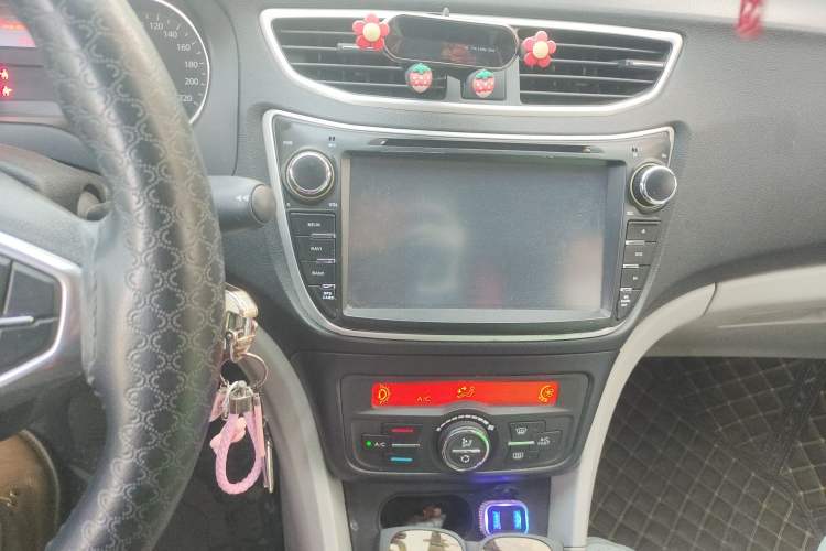 Used Dongfeng Aeolus L60 2015 1.8L Manual New Enjoyment Version Audio And AC Panel