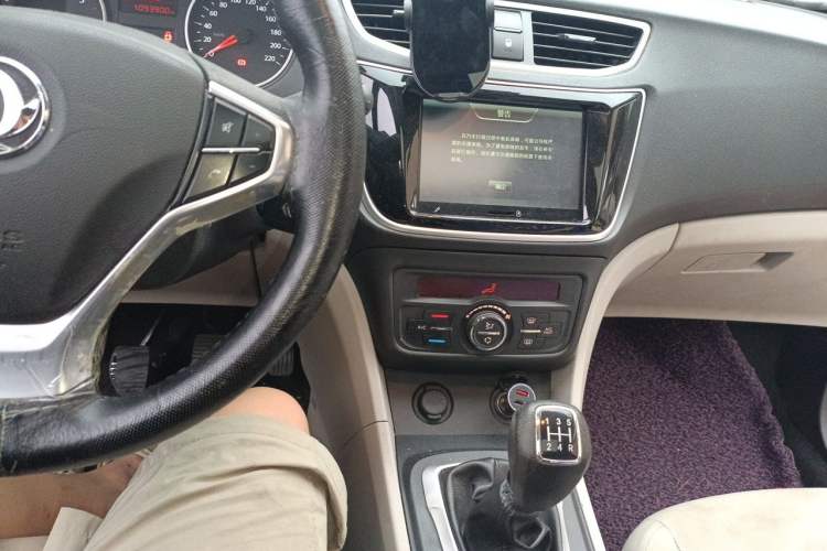 Used Dongfeng Aeolus L60 2015 1.6L Manual New Enjoyment Model Audio And AC Panel