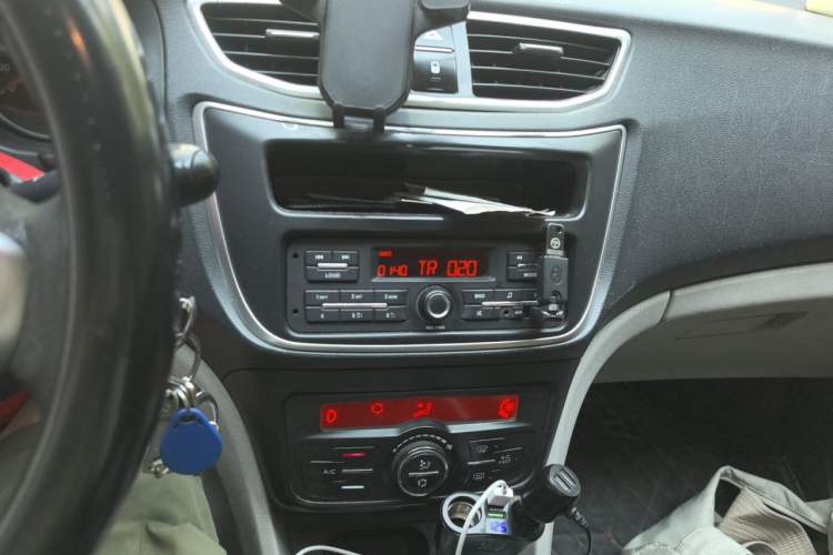 Used Dongfeng Aeolus L60 2015 1.8L Manual New Enjoyment Version Audio And AC Panel