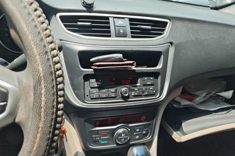 Used Dongfeng Aeolus L60 2015 1.8L Automatic New Enjoyment Model Audio And AC Panel