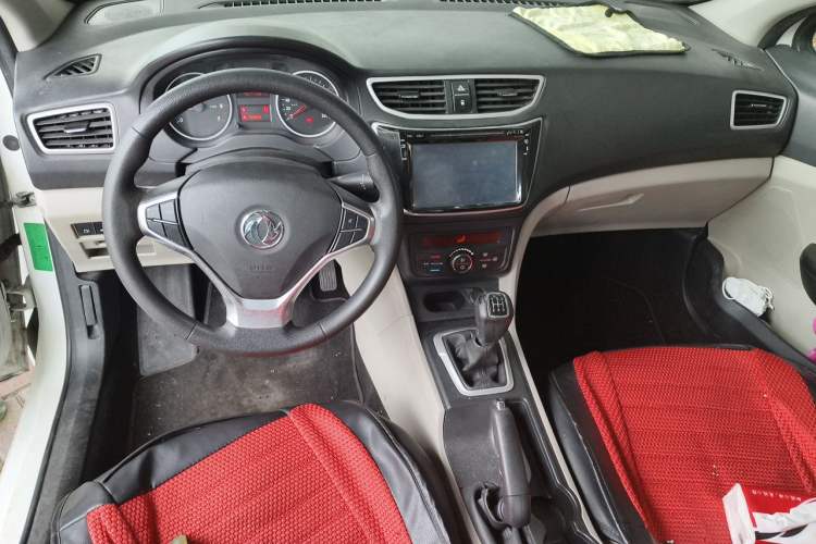 Used Dongfeng Aeolus L60 2015 1.6L Manual New Dynamic Model Center Console