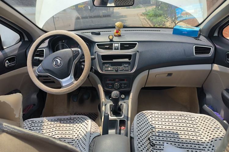 Used Dongfeng Aeolus L60 2015 1.6L Manual New Dynamic Model Center Console