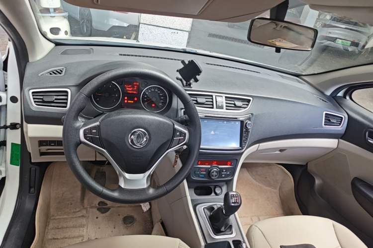 Used Dongfeng Aeolus L60 2015 1.6L Manual New Dynamic Model Center Console